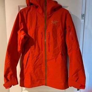Arc'teryx
Sabre LT Jacket Men's
Size: M
Condition: Good